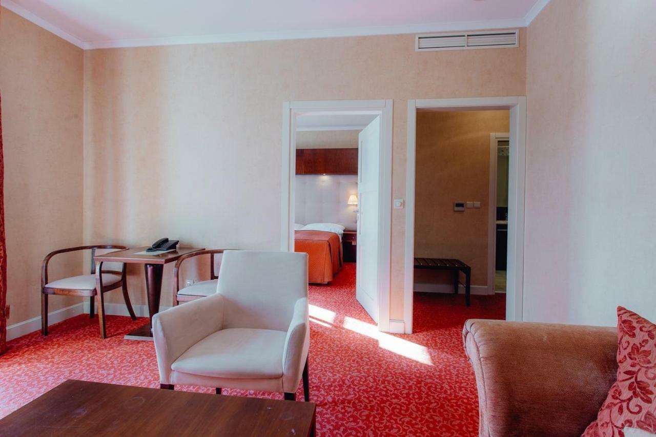 Hotel Pavla ピエシュチャニ エクステリア 写真